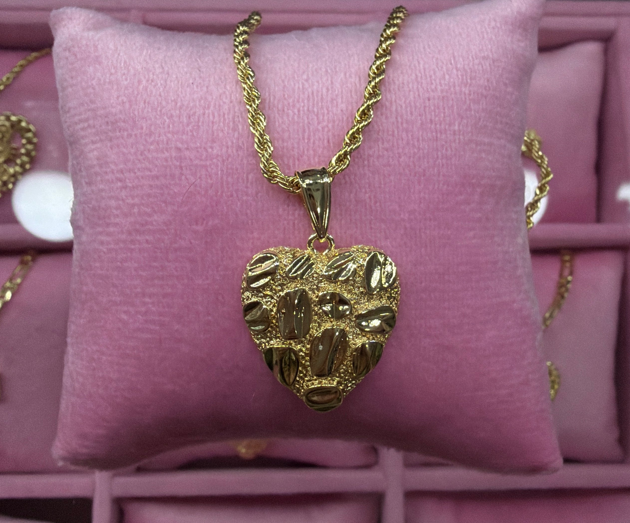 HRT NUGGUT NECKLACE