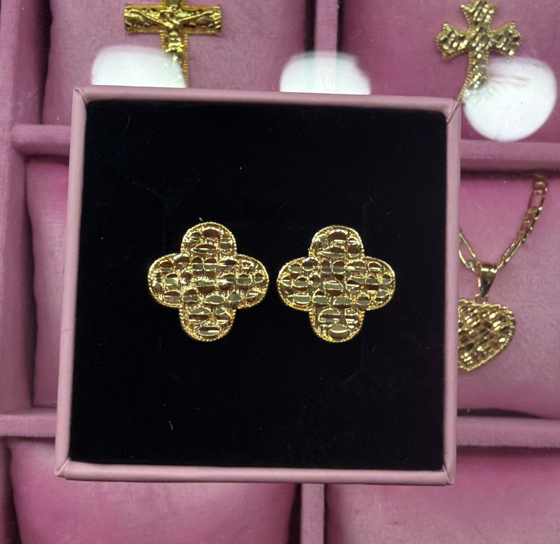 CLOVER NUGGET STUDS